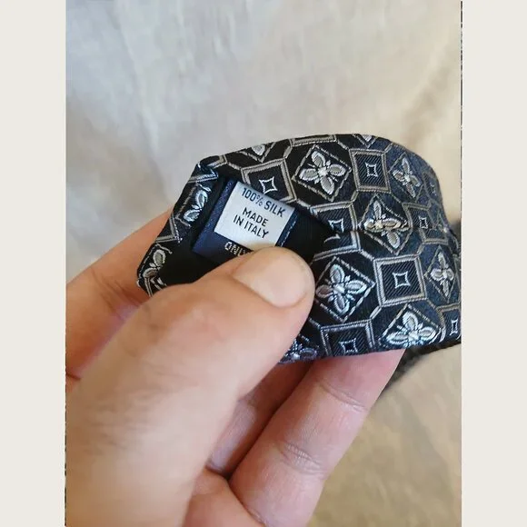 VALENTINO - (Recent) Geometric patterned tie - Picture 5 of 5